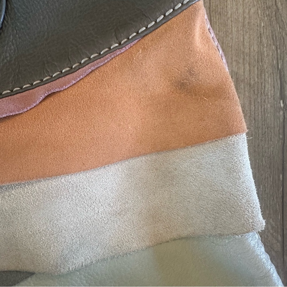 FOSSIL Fifty-Four Sockeye Ruffle Tote - Picture 9 of 9